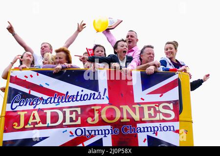 Feier der olympischen Taekwondo-Goldsiegerin Jade Jones OBE 2012 in Flint, Nordwales Stockfoto