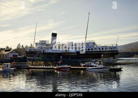 Dampfschiff Maid of the Loch at Balloch, Loch Lomond, Schottland. Die Magd wird zur Wiederherstellung aus dem Wasser genommen und repariert derzeit ihren hul Stockfoto