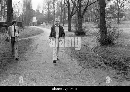 Schriftsteller David Cornwall (John Le Carre) in seinem Haus Hampstead, im Norden Londons. 17.. März 1983. Stockfoto