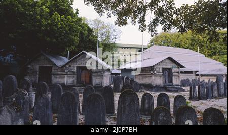 Blick auf die Sultanskräber in der Nähe der Old Friday Moschee in der Stadt Male Stockfoto