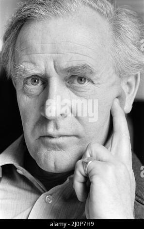 Schriftsteller David Cornwall (John Le Carre) in seinem Haus Hampstead, im Norden Londons. 17.. März 1983. Stockfoto