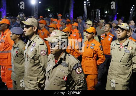Die Feuerwehrleute des Teams der Such- und Rettungseinsätze, die bei der Regenkatastrophe in Petrópolis gearbeitet haben, erhalten Medaillen zu Ehren der Opfer der Tragödie Stockfoto