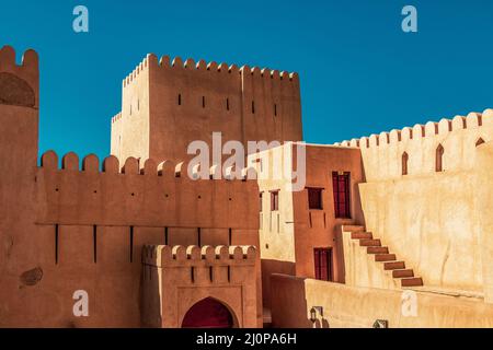 Festung von Nizwa in der Oasenstadt Oman. Stockfoto