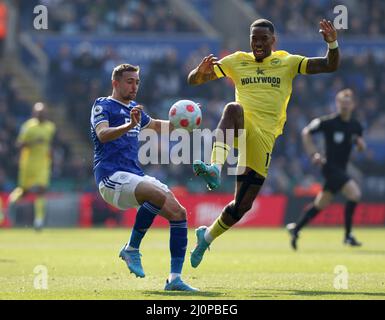 Leicester, Großbritannien. 20. März 2022. Timothy Castagne von Leicester City wurde von Ivan Toney von Brentford während des Premier League-Spiels im King Power Stadium, Leicester, herausgefordert. Bildnachweis sollte lauten: Darren Staples/Sportimage Credit: Sportimage/Alamy Live News Stockfoto