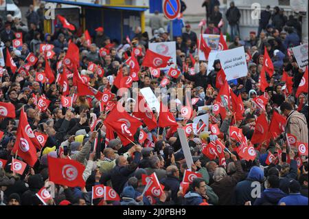 Tunis, Tunesien. 20. März 2022. Tunis, Tunesien, 20. März 2022. Die Bewegung der Bürger gegen den "Staatsstreich", der sich im Wesentlichen aus Anhängern der Ennahdha-Bewegung (Islamische Partei) zusammensetzt, organisiert am 20. März eine Demonstration in BARDO, 5 km vom Stadtzentrum entfernt, Gegen den Prozess vom 25. Juli die Initiative des Präsidenten der Republik Kais Saied und die Solidarität der Teilnehmer mit den politischen Gefangenen zum Ausdruck bringen und ihre Freilassung laut den Führern der Bewegung zu fordern. Foto von Yassine Mahjoub (Foto: © Chokri Mahjoub/ZUMA Press Wire) Stockfoto