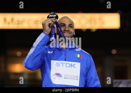 Belgrad, Serbien. 20. März 2022. Goldmedaillengewinnerin Lamont Marcell Jacobs aus Italien reagiert während der Preisverleihung für die 60m Hürden der Männer der Leichtathletik-Hallenweltmeisterschaften Belgrad 2022 in der stark Arena, Belgrad, Serbien, 20. März 2022. Quelle: Zheng Huansong/Xinhua/Alamy Live News Stockfoto