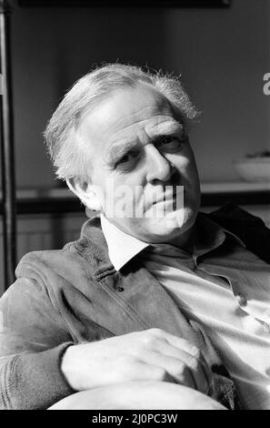 Schriftsteller David Cornwall (John Le Carre) in seinem Haus Hampstead, im Norden Londons. 17.. März 1983. Stockfoto