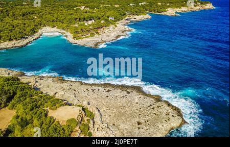 Panorama Klippen Bucht Cala Mondrago Mallorca Balearen Spanien. Stockfoto