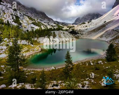 Herrlicher Blick auf den Ledvica-See im Triglav-Seetal, Slowenien Stockfoto