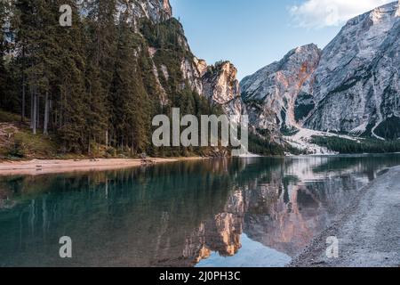 Dolomiten im Herbst, See Prags. Stockfoto