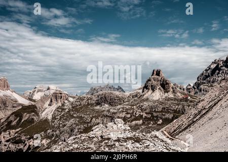 Der Drei-zinnen-Hütte, und der Toblin Turm im Hintergrund. Dolomiten Italien. Stockfoto