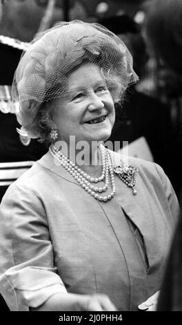 Königin Elizabeth die Königin Mutter Nordosten besucht Königin Elizabeth die Königin Mutter besucht Newcastle 6. November 1984 Stockfoto