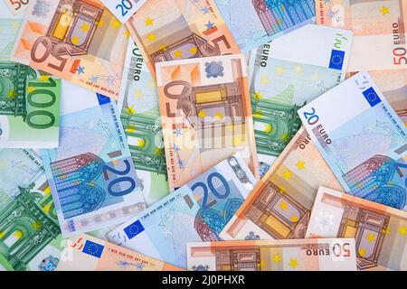 Hintergrund der Euro-Banknoten verschiedener Stückelungen Stockfoto