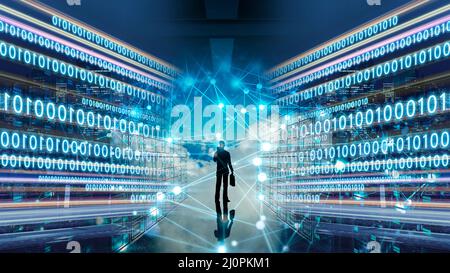 Business man geht durch Daten, Big Data, Datenfluss, Datenumwandlung, IoT Stockfoto