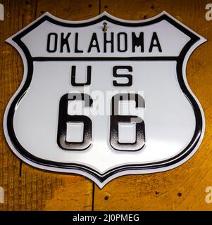 Das Straßenschild OKLAHOMA US 66 Stockfoto