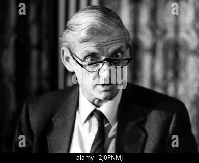 Der Absturz des Schlafzuges von Aberdeen nach London, der auf der Notorius Morpeth-Kurve, nur eine halbe Meile vom Bahnhof entfernt, von der Strecke abstürzte. Der Absturz ereignete sich am 24.. Juni 1984 um 10 Minuten nach Mitternacht. LT. Col. AG Townsend-Rose öffnet die Anfrage Stockfoto