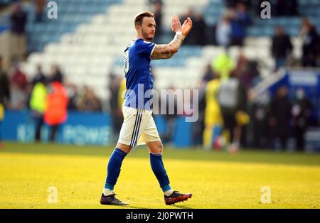 James Maddison von Leicester City applaudiert den Fans nach dem Premier League-Spiel im King Power Stadium, Leicester. Bilddatum: Sonntag, 20. März 2022. Stockfoto