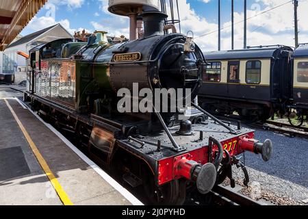 PAIGNTON DEVON/GROSSBRITANNIEN - Juli 28: 4277 BR Dampflok GWR 4200 Klasse 2-8-0 T Tank Motor in Paignton Devon am 28. Juli 2012 Stockfoto