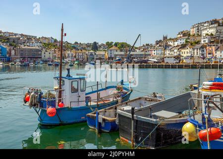 BRIXHAM, DEVON, UK - JULI 28 : Blick auf Boote im Hafen von Brixham Devon am 28. Juli 2012 Stockfoto