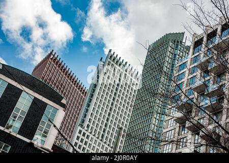 Wolkenkratzer Der Stadt Den Haag Mit Wolkendem Himmel Stockfoto