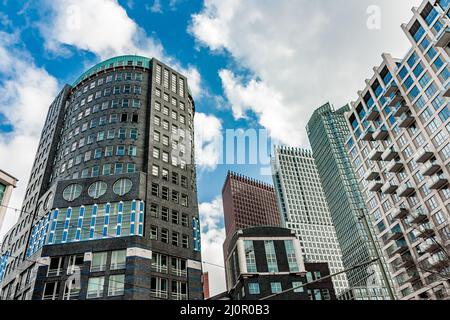 Wolkenkratzer Der Stadt Den Haag Mit Wolkendem Himmel Stockfoto