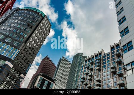 Wolkenkratzer Der Stadt Den Haag Mit Wolkendem Himmel Stockfoto