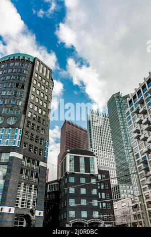 Wolkenkratzer Der Stadt Den Haag Mit Wolkendem Himmel Stockfoto