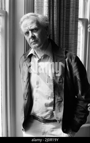 Schriftsteller David Cornwall (John Le Carre) in seinem Haus Hampstead, im Norden Londons. 17.. März 1983. Stockfoto