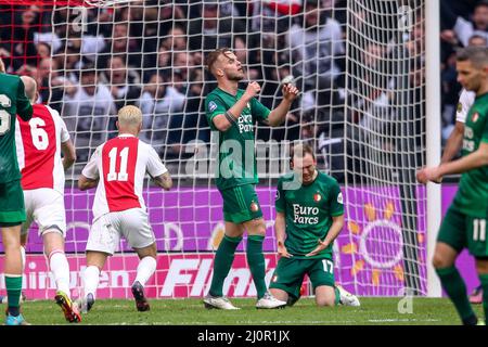 AMSTERDAM, NIEDERLANDE – MÄRZ 20: Antony von Ajax gewinnt den 3-2 Jorrit Hendrix von Feyenoord Rotterdam und Fredrik Aursnes von Feyenoord Rotterdam und sieht enttäuscht aus während des niederländischen Eredivisie-Spiels zwischen AFC Ajax und Feyenoord in der Johan Cruijff Arena am 20. März 2022 in Amsterdam, Niederlande (Foto: Pieter van der Woude/Orange Picles) Stockfoto