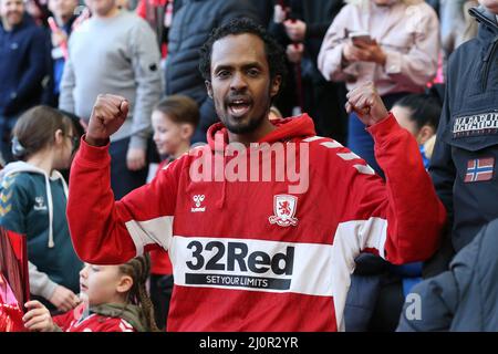 MIDDLESBROUGH, GROSSBRITANNIEN. MÄR 19. Middlesbrough Fan während des FA Cup Spiels zwischen Middlesbrough und Chelsea im Riverside Stadium, Middlesbrough am Samstag, 19.. März 2022. (Kredit: Mark Fletcher | MI News) Kredit: MI Nachrichten & Sport /Alamy Live News Stockfoto