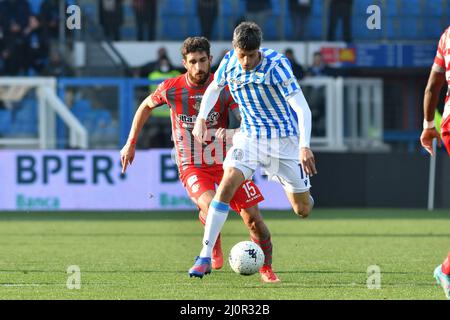 federico melchiorri (spal) und matteo bianchetti (Cremonee) beim Spiel SPAL gegen US Cremonese, italienische Fußballserie B in Ferrara, Italien, März 20 2022 Stockfoto