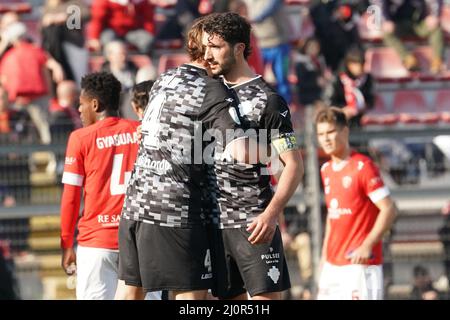 como freut sich über den Sieg des Rennens während des AC Perugia vs Como 1907, Italienisches Fußballspiel der Serie B in Perugia, Italien, März 20 2022 Stockfoto