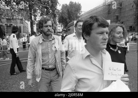 Die Organisatoren des marsches der 'Briten aus Irland' in Whitehall, einschließlich des zukünftigen Labour-Führers Jeremy Corbyn. Der marsch wurde als Reaktion auf den Tod von Sean Downes organisiert, der eine Woche zuvor durch eine Plastikkugel in Belfast getötet wurde. 18.. August 1984 Stockfoto