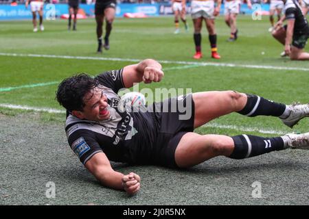 Andre Savelio (11) von Hull FC lächelt, nachdem er am 3/20/2022 seinen Versuch gemacht hat, es 12-0 in zu schaffen. (Foto von David Greaves/News Images/Sipa USA) Stockfoto