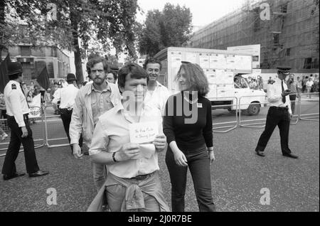 Die Organisatoren des marsches der 'Briten aus Irland' in Whitehall, einschließlich des zukünftigen Labour-Führers Jeremy Corbyn. Der marsch wurde als Reaktion auf den Tod von Sean Downes organisiert, der eine Woche zuvor durch eine Plastikkugel in Belfast getötet wurde. 18.. August 1984 Stockfoto