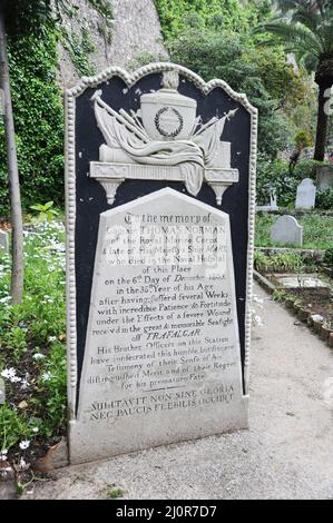 Grabsteine der Opfer der Schlacht von Trafalgar auf dem Friedhof von Trafalgar, Gibraltar. Stockfoto