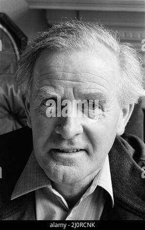 Schriftsteller David Cornwall (John Le Carre) in seinem Haus Hampstead, im Norden Londons. 17.. März 1983. Stockfoto