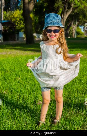 Entzückende kleine Mädchen Stockfoto