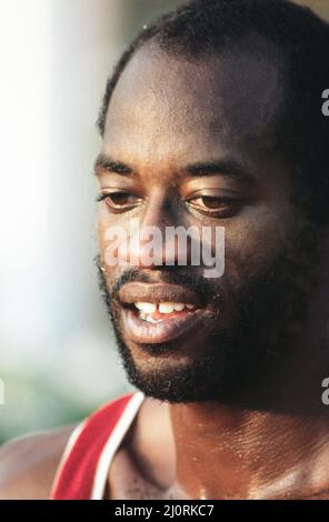 1984 Olympische Spiele in Los Angeles, USA. Der amerikanische Athlet Ed Moses, Goldmedaillengewinnerin beim 400-Meter-Hürdenlauf. August 1984. Stockfoto