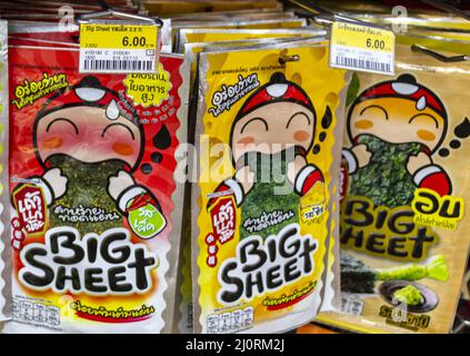 Bunte Thai Big Sheet Seetang Fisch Instant Snack Produkte Thailand. Stockfoto