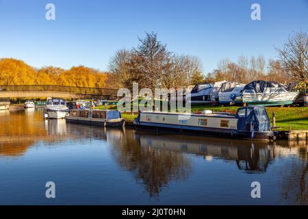 ELY, CAMBRIDGESHIRE, UK - NOVEMBER 23 : Blick entlang des Flusses Great Ouse bei Ely am 23. November 2012 Stockfoto