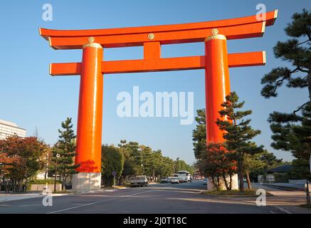 Torii-Tor des Heian-jingu-Schreines. Kyoto. Japan Stockfoto