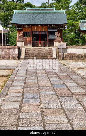 Massha-Hachiman-Schrein auf dem Gebiet des Shikichi-jinja-Schreins (Wara-tenjin). Kyoto. Japan Stockfoto