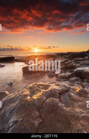 Sonnenuntergang am Ogmore by Sea an der Glamorgan-Küste in Wales, Großbritannien Stockfoto