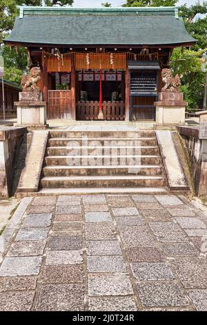 Massha-Hachiman-Schrein auf dem Gebiet des Shikichi-jinja-Schreins (Wara-tenjin). Kyoto. Japan Stockfoto