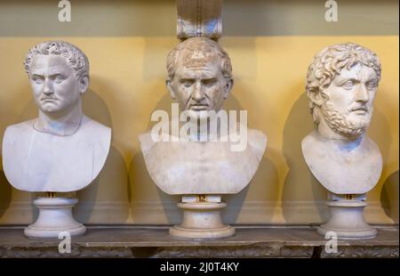 Klassische Statuen-Perspektive im Vatikanischen Museum, Vatikanstadt, Rom Stockfoto