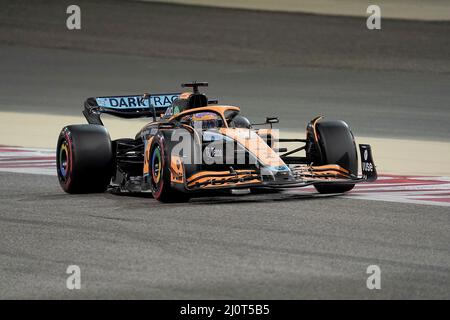 03/20/2022, Bahrain International Circuit, Sakhir, Formel 1 Gulf Air Bahrain Grand Prix 2022, im Bild Daniel Ricciardo (AUS), McLaren F1 Team Stockfoto