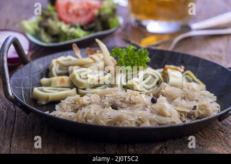 Bayerische Maultaschen in der Pfanne Stockfoto