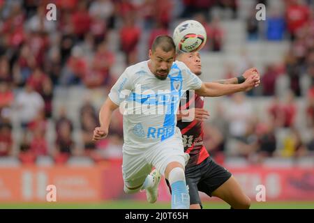 Curitiba, Brasilien. 20. März 2022. Saimon und Davi während Athletico und Londrina. Rückspiel der Paranaense Championship 2. Etappe 2022 im Joaquim Américo Guimarães Stadion in Curitiba, PR. Kredit: Reinaldo Reginato/FotoArena/Alamy Live Nachrichten Stockfoto