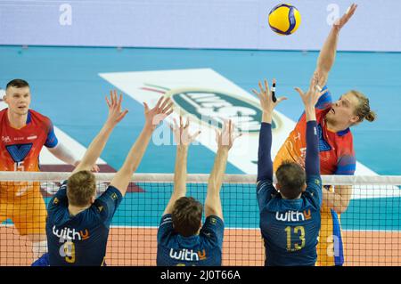 AGSM Forum, Verona, Italien, 20. März 2022, Spike von Donovan Dzavoronok - Vero Volley Monza während des Vero Volley gegen Vero Volley Monza - Volleyball Italienische Serie A Männer Superliga Meisterschaft Stockfoto